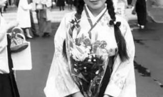 男子闯进女厕所道歉